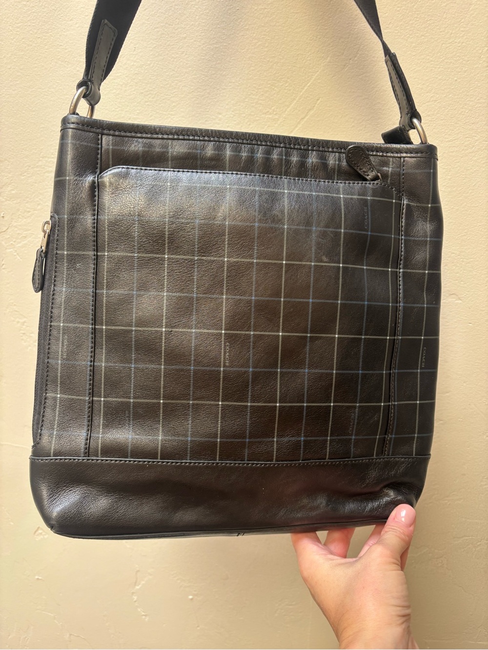 Coach Men’s Black Leather Grid-Pattern Messenger Bag - Picture 5 of 10